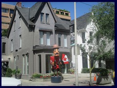 Yorkville 15 - Hazelton Ave